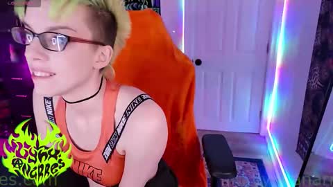 Snapshot of lynxanarres chatting on 10-15-25, 03:50 Lynx Anarres online show from 10-15-25, 03:50