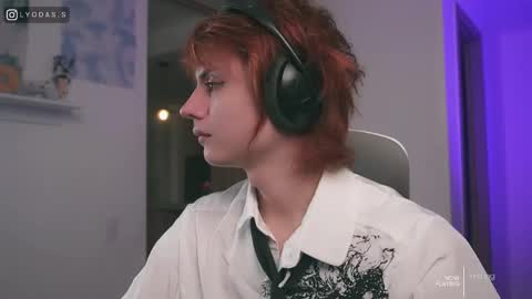 Snapshot of lyodass chatting on 12-21-25, 10:39 Lyodass online show from 12-21-25, 10:39