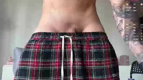 Snapshot of lyon_power_ chatting on 06-12-26, 05:17 Dani online show from 06-12-26, 05:17