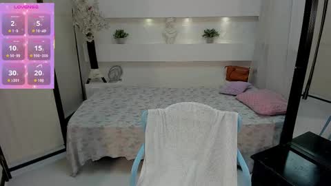 Snapshot of lyrafrost1 chatting on 11-10-25, 07:24 lyrafrost1 online show from 11-10-25, 07:24