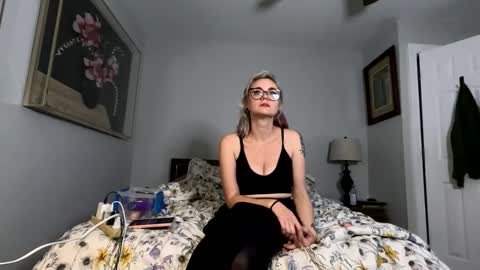 Lyra Greene online show from 11-08-25, 04:45