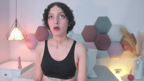 Lyravendrell online show from 12-18-25, 12:11