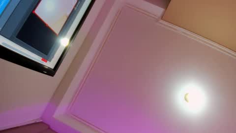 Lyravendrell online show from 12-21-25, 02:02