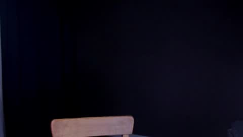 Snapshot of lyssan_xo chatting on 10-05-25, 10:18 lyssan_xo online show from 10-05-25, 10:18