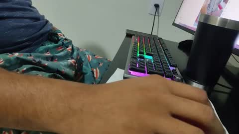 Snapshot of m0ren01995 chatting on 04-03-26, 01:14 m0ren01995 online show from 04-03-26, 01:14