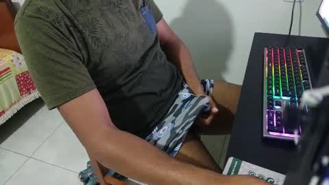 Snapshot of m0ren01995 chatting on 07-06-26, 08:33 m0ren01995 online show from 07-06-26, 08:33