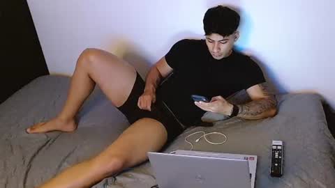 Snapshot of m1chaelx_ chatting on 06-25-26, 05:12 MICHAEL online show from 06-25-26, 05:12