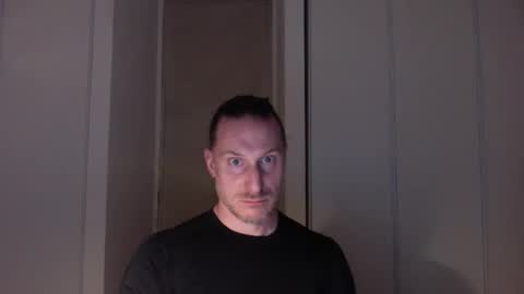 Snapshot of m4rduk81 chatting on 11-10-25, 05:45 m4rduk online show from 11-10-25, 05:45