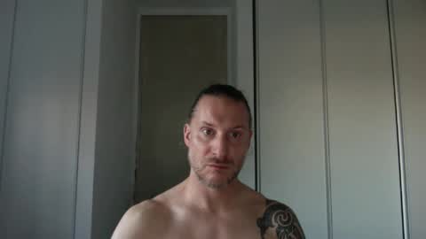 Snapshot of m4rduk81 chatting on 11-18-25, 02:32 m4rduk online show from 11-18-25, 02:32