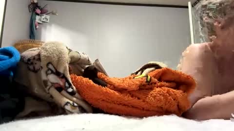 Snapshot of m_80 chatting on 10-25-25, 09:17 m 80 online show from 10-25-25, 09:17