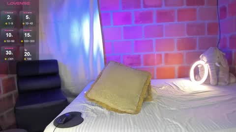 Snapshot of maax_taylor01 chatting on 12-02-24, 11:23 online show from 12-02-24, 11:23