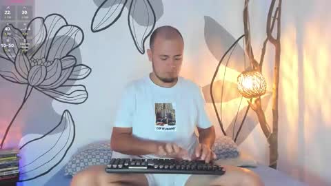 Snapshot of maax_taylor01 chatting on 02-18-26, 11:28 online show from 02-18-26, 11:28