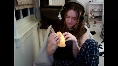 Snapshot of machaleur chatting on 02-26-26, 06:23 maia online show from 02-26-26, 06:23