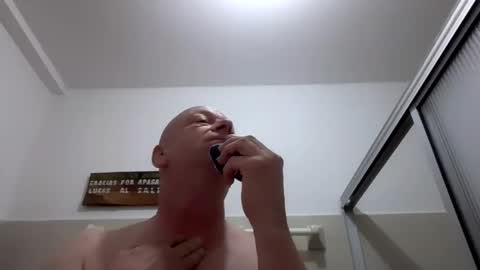 Snapshot of machinegun3dx chatting on 06-05-26, 12:00 Andy online show from 06-05-26, 12:00