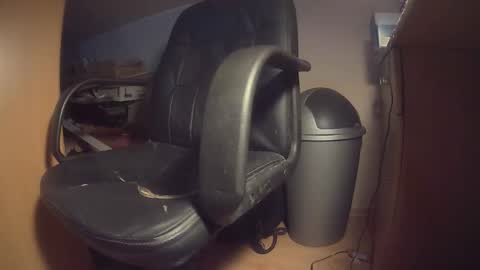 Snapshot of mackenss20 chatting on 12-14-25, 07:40 Makan online show from 12-14-25, 07:40