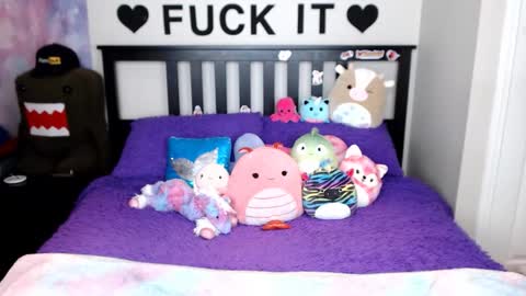 Mackenzie Wolfe online show from 12-03-25, 04:20