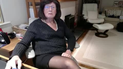 Snapshot of maclan7 chatting on 11-22-25, 04:28 Deanne online show from 11-22-25, 04:28