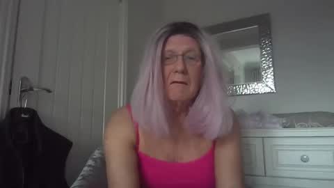 Snapshot of maclan7 chatting on 02-04-26, 11:05 Deanne online show from 02-04-26, 11:05