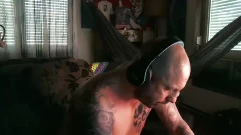 Snapshot of mad_dem0n chatting on 02-09-25, 09:05 Manuel online show from 02-09-25, 09:05