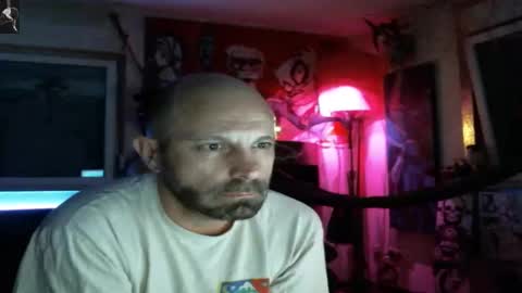 Snapshot of mad_dem0n chatting on 09-19-25, 02:35 Manuel online show from 09-19-25, 02:35