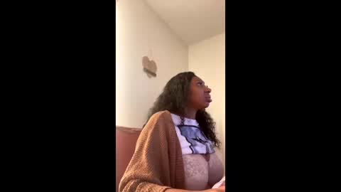 madam_glam online show from 12-22-25, 02:36