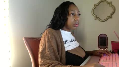 Snapshot of madam_glam chatting on 04-21-26, 04:12 madam_glam online show from 04-21-26, 04:12