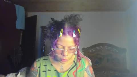 Snapshot of madam_sativa chatting on 01-22-25, 02:35 di online show from 01-22-25, 02:35