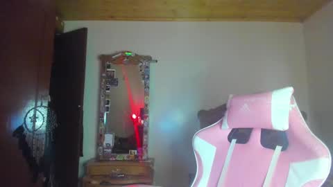 Snapshot of madam_sativa chatting on 02-05-25, 12:38 di online show from 02-05-25, 12:38