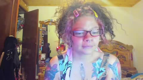 Snapshot of madam_sativa chatting on 02-08-25, 05:08 di online show from 02-08-25, 05:08