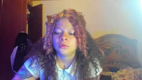 Snapshot of madam_sativa chatting on 02-10-25, 10:51 di online show from 02-10-25, 10:51