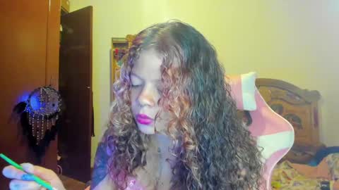 Snapshot of madam_sativa chatting on 02-12-25, 11:30 di online show from 02-12-25, 11:30