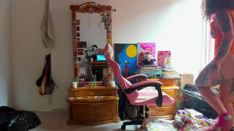 Snapshot of madam_sativa chatting on 02-26-25, 03:30 di online show from 02-26-25, 03:30