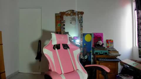 Snapshot of madam_sativa chatting on 03-05-25, 12:22 di online show from 03-05-25, 12:22