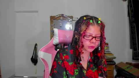 Snapshot of madam_sativa chatting on 03-06-25, 01:58 di online show from 03-06-25, 01:58