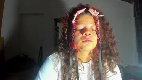 Snapshot of madam_sativa chatting on 03-08-25, 12:22 di online show from 03-08-25, 12:22