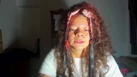 Snapshot of madam_sativa chatting on 03-08-25, 03:28 di online show from 03-08-25, 03:28