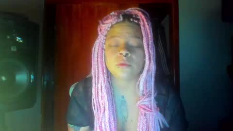 Snapshot of madam_sativa chatting on 09-18-25, 11:18 di online show from 09-18-25, 11:18