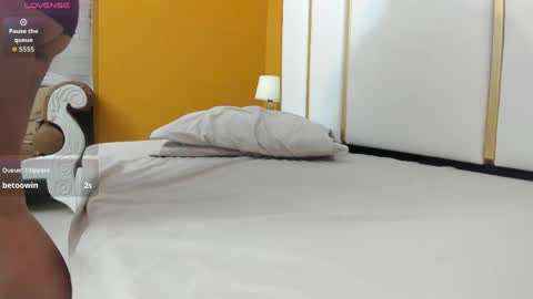 Snapshot of madameheels_ chatting on 05-08-26, 12:43 Madame Carla online show from 05-08-26, 12:43