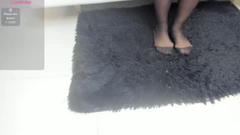 Snapshot of madameheels_ chatting on 05-12-26, 12:13 Madame Carla online show from 05-12-26, 12:13