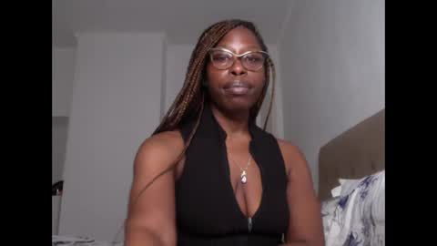 Snapshot of madamindigo chatting on 02-16-25, 10:43 YourMadamIndigo online show from 02-16-25, 10:43