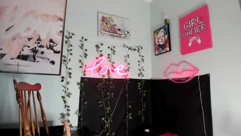 Snapshot of maddi_avalon chatting on 01-14-25, 11:31 Maddi Avalon online show from 01-14-25, 11:31