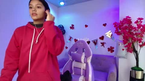 Snapshot of maddie_t18 chatting on 02-13-26, 11:17 maddie_t18 online show from 02-13-26, 11:17