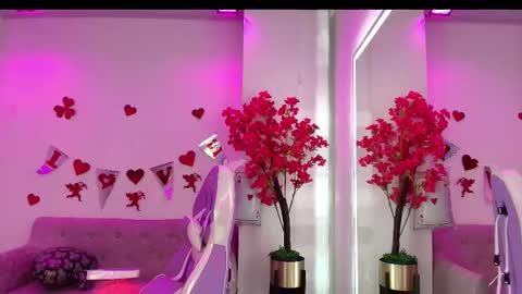 Snapshot of maddie_t18 chatting on 02-16-26, 11:28 maddie_t18 online show from 02-16-26, 11:28