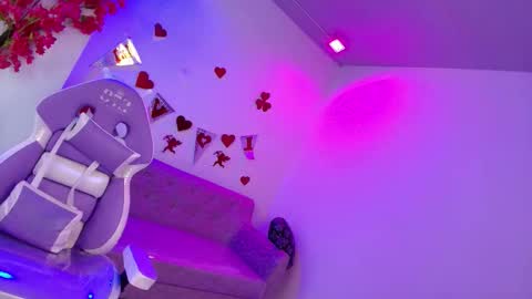 Snapshot of maddie_t18 chatting on 02-21-26, 11:44 maddie_t18 online show from 02-21-26, 11:44