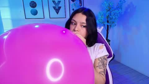 Snapshot of maddie_t18 chatting on 05-12-26, 11:40 maddie_t18 online show from 05-12-26, 11:40