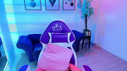 Snapshot of maddie_t18 chatting on 05-23-26, 11:36 maddie_t18 online show from 05-23-26, 11:36