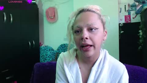 maddiie and clyde online show from 01-18-26, 03:27