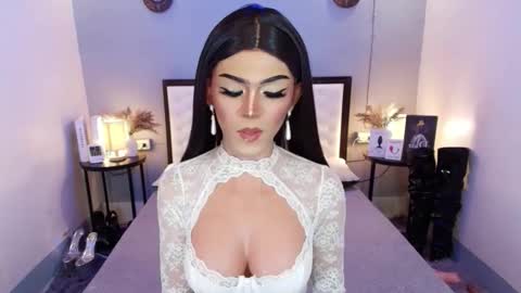 Snapshot of maddisonwil chatting on 09-17-25, 02:35 M A D D Y online show from 09-17-25, 02:35