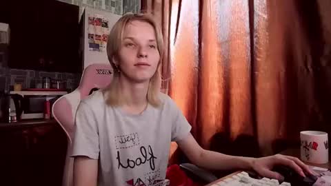 madelaines online show from 06-12-26, 08:02