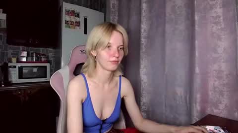 Snapshot of madelaines chatting on 06-26-26, 04:55 madelaines online show from 06-26-26, 04:55